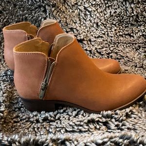 Lucky Brand Basil booties new size 8